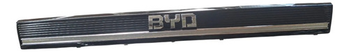Parrilla Frontal Superior Con Emblema Byd D1 Negro Brillante